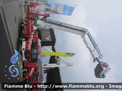 Mercedes-Benz Econic 2630 III serie
Piattaforma Aerea da 45 metri allestimento Bronto Skylift F 45-XR
Esposta all'Interschutz 2015
Parole chiave: Mercedes-Benz Econic_2630_IIIserie Interschutz_2015