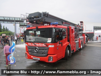 Mercedes-Benz Econic 1830 III serie
Piattaforma Aerea B32 da 32 metri allestimento Metz
Esposta all'Interschutz 2015
Parole chiave: Mercedes-Benz Econic_1830_IIIserie Interschutz_2015