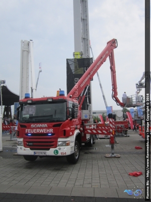 Scania P400 II serie
Österreich - Austria
Berufsfeuerwehr der Stadt Wien
Vigili del fuoco permanenti di Vienna
Piattaforma Aerea da 46 metri allestimento Bronto Skylift F 46-RPX
Esposta all'Interschutz 2015
Parole chiave: Scania P400_IIserie Interschutz_2015