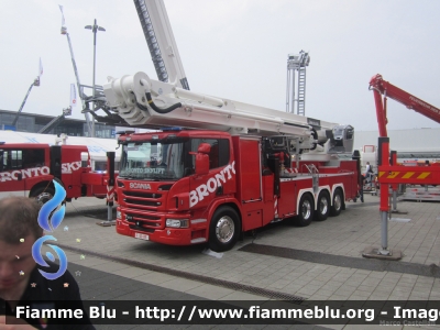 Scania P410 II serie
Piattaforma Aerea da 60 metri allestimento Bronto Skylift F 60-XR
Esposta all'Interschutz 2015
Parole chiave: Scania P410_IIserie Interschutz_2015