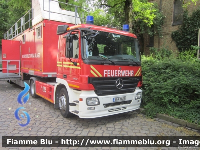 Mercedes-Benz Actros 1832 II serie
Bundesrepublik Deutschland - Germania
Berufsfeuerwehr Munchen
Vigili del Fuoco Permanenti Monaco di Baviera
Parole chiave: Mercedes-Benz Actros_1832_IIserie