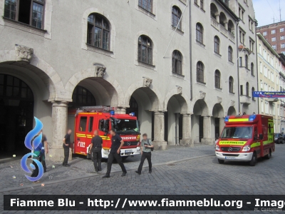 Sede Centrale
Bundesrepublik Deutschland - Germania
Berufsfeuerwehr Munchen
Vigili del Fuoco Permanenti Monaco di Baviera
Parole chiave: Mercedes-Benz Atego_1429_IIserie Sprinter_IIIserie