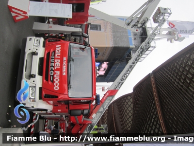 Iveco EuroCargo 180E32 III serie
Vigili del Fuoco
AutoScala M32L da 32 metri allestimento Magirus
Esposta all'Interschutz 2015
Parole chiave: Iveco EuroCargo_180E32_IIIserie Interschutz_2015