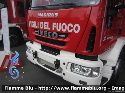 Iveco EuroCargo 180E32 III serie
Vigili del Fuoco
AutoScala M32L da 32 metri allestimento Magirus
Mascherina con lampeggianti supplmentari led
Esposta all'Interschutz 2015
Parole chiave: Iveco EuroCargo_180E32_IIIserie Interschutz_2015