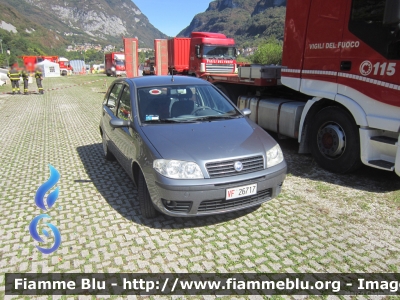 Fiat Punto III serie
Vigili del Fuoco
VF 26717
Parole chiave: Fiat Punto_IIIserie VF26717 Raduno_Soccorritori_Vajont50