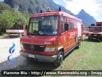 Mercedes-Benz Vario 614D
Vigili del Fuoco
Comando Provinciale di Venezia
Distaccamento Permanente di Venezia-Mestre (VE)
Nucleo NBCR
VF 23465
Parole chiave: Mercedes-Benz Vario_614D VF23465 Raduno_Soccorritori_Vajont50