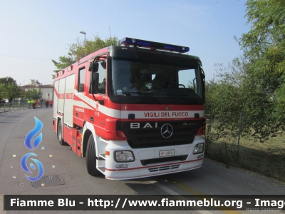 Mercedes-Benz Actros 1841 II serie
Vigili del Fuoco
Comando Provinciale di Treviso
Distaccamento Permanente di Montebelluna (TV)
AutoPompaSerbatoio allestimento Bai
VF 23314
Parole chiave: Mercedes-Benz Actros_1841_IIserie VF23314 Giornata_Del_Soccorso_Montebelluna_2014