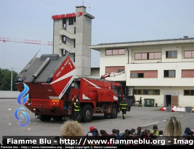 Iveco Magirus Dragon X6 I serie
Vigili del Fuoco
Comando Provinciale di Treviso
Distaccamento Aeroportuale "Antonio Canova"
AutoIdroSchiuma allestimento Iveco-Magirus
VF 20843
Parole chiave: Iveco-Magirus Dragon_X6_Iserie VF20843