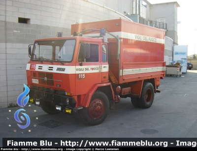 Iveco 90PC
Vigili del Fuoco
Comando Provinciale di Padova
VF 13334
Parole chiave: Iveco 90PC VF13334