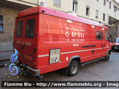 Mercedes-Benz Vario 614D
Vigili del Fuoco
Comando Provinciale di Milano
AutoFurgone/Unità di Crisi Locale allestimento Bai
VF 22646
Parole chiave: Mercedes-Benz Vario_614D VF22646