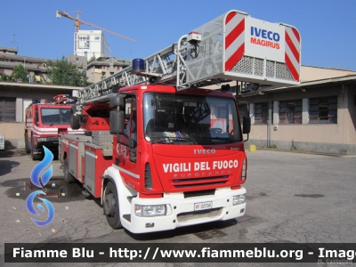 Iveco EuroCargo 150E28 II serie
Vigili del Fuoco
Comando Provinciale di Milano
Distaccamento Cittadino di Via Sardegna
AutoScala da 30 metri allestimento Iveco-Magirus con cambio automatico Allison
VF 22756
Parole chiave: Iveco EuroCargo_150E28_IIserie VF22756