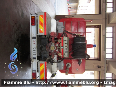 Iveco OM 155
Vigili del Fuoco
Comando Provinciale di Milano
AutoBottePompa allestimento Baribbi
Esemplare con targhetta del 160
VF 10843
Parole chiave: Iveco OM 155 VF10843