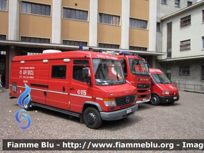 Mercedes-Benz Vario 614D
Vigili del Fuoco
Comando Provinciale di Milano
AutoFurgone/Unità di Crisi Locale allestimento Bai
VF 22646
Parole chiave: Mercedes-Benz Vario_614D VF22646