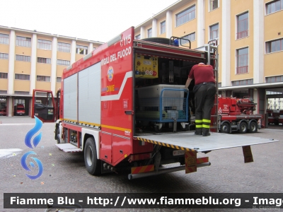 Iveco EuroTech 190E35 "One"
Vigili del Fuoco
Comando Provinciale di Milano
Nucleo NBCR
Allestimento Iveco-Magirus
VF 21923
Parole chiave: Iveco EuroTech_190E35_One VF21923