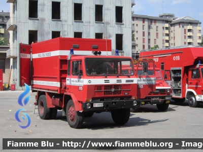 Iveco 90PC
Vigili del Fuoco
Comando Provinciale di Milano
VF 13330
Parole chiave: Iveco 90PC VF13330