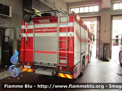 Mercedes-Benz Actros 1841 II serie
Vigili del Fuoco
Comando Provinciale di Milano
AutoPompaSerbatoio allestimento Bai
VF 24495
Parole chiave: Mercedes-Benz Actros_1841_IIserie VF24495