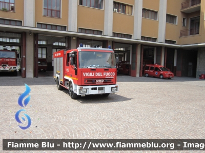 Iveco CityEuroFire 100E21 I serie
Vigili del Fuoco
Comando Provinciale di Milano
AutoPompaSerbatoio allestimento Iveco-Magirus utilizzata come Carro Fiamma
VF 20645
Parole chiave: Iveco CityEuroFire_100E21_Iserie VF20645