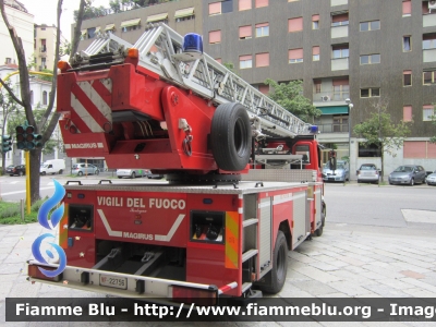 Iveco EuroCargo 150E28 II serie
Vigili del Fuoco
Comando Provinciale di Milano
Distaccamento Cittadino di Via Sardegna
AutoScala da 30 metri allestimento Iveco-Magirus con cambio automatico Allison
VF 22756
Parole chiave: Iveco EuroCargo_150E28_IIserie VF22756