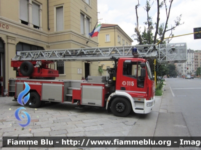 Iveco EuroCargo 150E28 II serie
Vigili del Fuoco
Comando Provinciale di Milano
Distaccamento Cittadino di Via Sardegna
AutoScala da 30 metri allestimento Iveco-Magirus con cambio automatico Allison
VF 22756
Parole chiave: Iveco EuroCargo_150E28_IIserie VF22756