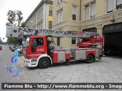 Iveco EuroCargo 150E28 II serie
Vigili del Fuoco
Comando Provinciale di Milano
Distaccamento Cittadino di Via Sardegna
AutoScala da 30 metri allestimento Iveco-Magirus con cambio automatico Allison
VF 22756
Parole chiave: Iveco EuroCargo_150E28_IIserie VF22756