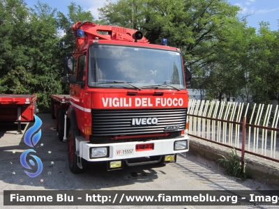 Iveco 330-35
Vigili del Fuoco
Comando Provinciale di Pordenone
VF 15557
Parole chiave: Iveco 330-35 VF15557 Raduno_ANVVF_FVG_2012