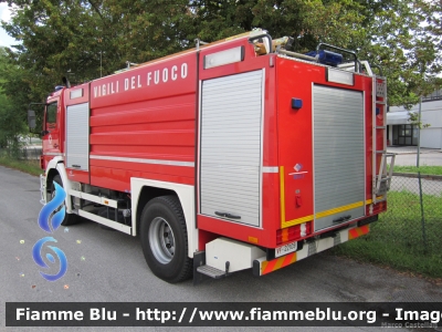 Mercedes-Benz Atego 1828 I serie
Vigili del Fuoco
Comando Provinciale di Pordenone
AutoBottePompa allestimento Bai-II fornitura
VF 22109
Parole chiave: Mercedes-Benz Atego_1828_Iserie VF22109 Raduno_ANVVF_FVG_2012