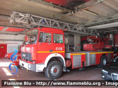 Iveco 190-26
Vigili del Fuoco
Comando Provinciale di Pordenone
AutoScala da 30 metri allestimento Iveco-Magirus ricondizionata Fortini
VF 16769
Parole chiave: Iveco 190-26 VF16769 Raduno_ANVVF_FVG_2012