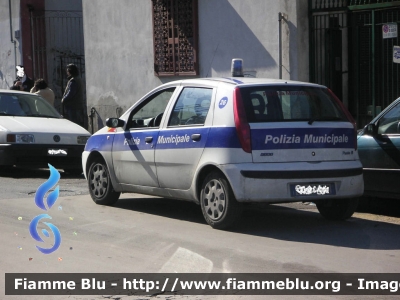 Fiat Punto II serie
Polizia Municipale Napoli
Codice Automezzo: 26
*Dismessa*
Parole chiave: Fiat Punto_IIserie