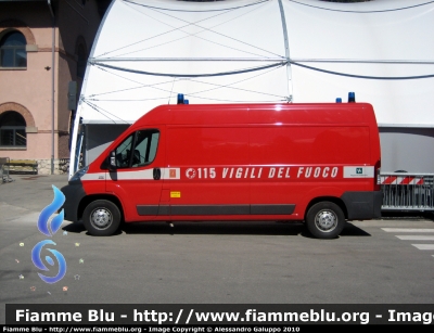 Fiat Ducato X250 Maxi
Vigili del Fuoco
Mezzo acqustato dalla
Regione Lombardia
VF 25613
Parole chiave: Fiat Ducato_X250 VF25613 Raduno_Nazionale_VVF_2010