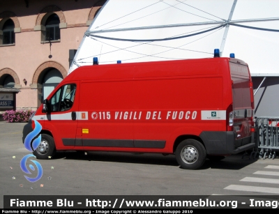 Fiat Ducato X250 Maxi
Vigili del Fuoco
Mezzo acquistato dalla
Regione Lombardia
VF 25613
Parole chiave: Fiat Ducato_X250 VF25613 Raduno_Nazionale_VVF_2010