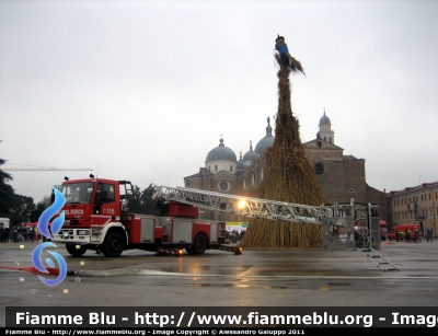 Iveco EuroFire 150E28 I serie
Vigili del Fuoco
Comando Provinciale di
Padova
VF 21920
Parole chiave: Iveco EuroFire_150E28_Iserie VF21920