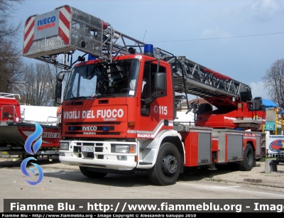 Iveco EuroFire 150E27 I serie
Vigili del Fuoco
Comando Provinciale di Vicenza
AutoScala da 32 metri allestimento Iveco-Magirus
VF 21043
Parole chiave: Iveco EuroFire_150E27_Iserie VF21043 XI_Meeting_PC_Lonigo_VI