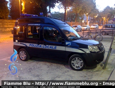 Fiat Doblò II Serie
Polizia Locale 
Monselice (PD)
Ufficio Mobile
POLIZIA LOCALE YA 784 AA
Parole chiave: Fiat_Doblò_II_serie_Polizia_Locale_Monselice