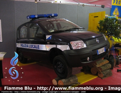 Fiat Nuova Panda 4x4
Polizia Locale 
Lonigo ( VI )
Nuovo mezzo in esposizione al IX Meeting di Protezione Civile Città di Lonigo
Parole chiave: Fiat Panda 4x4 Polizia Municipale Lonigo