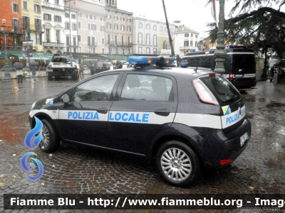 Fiat Punto Evo
Polizia Locale 
Verona
Allestimento Ciabilli
POLIZIA LOCALE YA 885 AA
Parole chiave: Fiat Punto_Evo POLIZIALOCALEYA885AA