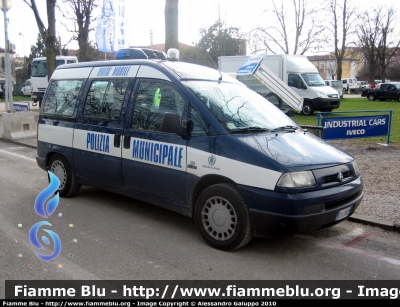 Fiat Scudo I serie
Polizia Municipale 
Lonigo ( VI )
Unità Mobile
Parole chiave: Fiat_Scudo_Polizia_Locale_Lonigo