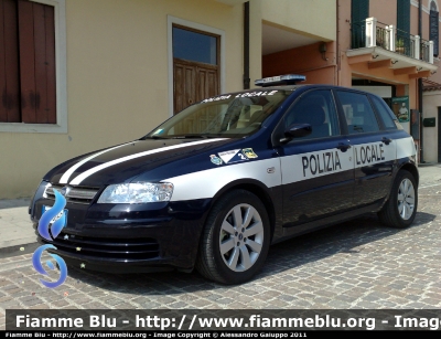 Fiat Stilo III serie
Polizia Locale
Badia Polesine (RO)
- variante con minibarra "Suprema" La Sonora -
Parole chiave: Fiat Stilo_IIIserie PL_Badia_Polesine