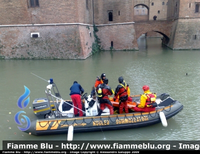 Gommone Rescue Prestige
Vigili del Fuoco
Comando Provinciale di Ferrara
Nucleo Sommozzatori

Parole chiave: Gommone_Rescue_Prestige_Sommozzatori_Ferrara