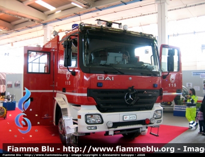 Mercedes-Benz Actros 1832 II serie
Vigili del Fuoco
Comando Provinciale di Firenze
Distaccamento di Firenze Ovest "Indiano"
AutoPompaSerbatoio bimodale (strada-rotaia)
VF 24125
In esposizione al REAS 2008
Parole chiave: Mercedes-Benz Actros_1832_IIserie VF24125 Reas_2008