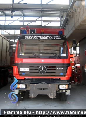 Mercedes-Benz SK 2631
Vigili del Fuoco
Corpo Permanente di Bolzano
Berufsfeuerwehr Bozen
Autocarro con impianto scarrabile
VF 055 BZ
Parole chiave: Mercedes-Benz SK_2631 VF055BZ