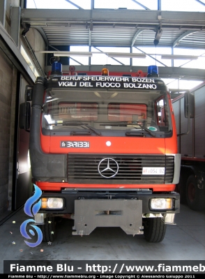 Mercedes-Benz 2629
Vigili del Fuoco
Corpo Permanente di Bolzano
Berufsfeuerwehr Bozen
Autocarro con impianto scarrabile allestimento Baribbi
VF 054 BZ
Parole chiave: Mercedes-Benz 2629 VF054BZ