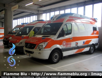 Mercedes-Benz Sprinter III serie
Weisses Kreuz Bozen
Croce Bianca Bolzano
WK 415 PC ZS0G1 - RTW Operativa
WK 425 PC ZS0DF - RTW di Riserva
WK 435 PC ZS0BA - RTW di Riserva
Parole chiave: Mercedes-Benz Sprinter_IIIserie Croce_Bianca_Bolzano