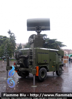 Skyguard-Aspide
Esercito Italiano
2°/121° Reggimento
Artiglieria Controaerei
"Ravenna"
Posto di comando con radar per la scoperta dei bersagli e la guida della batteria
sistema Skyguard-Aspide
Radar in funzione
EI R84 AT
Parole chiave: Skyguard-Aspide EIR84AT Festa_Forze_Armate_2010