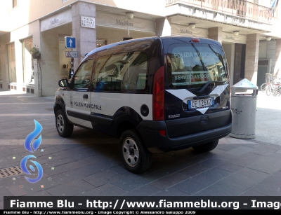 Renault Kangoo 4x4 I serie
Polizia Municipale
Servizio Associato Avisio
Parole chiave: Renault Kangoo_4x4_Iserie Servizio_Associato_Avisio