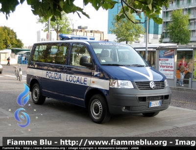 Volkswagen Transporter T5
Polizia Locale
Padova
Allestimento Focaccia
Parole chiave: Volkswagen Transporter_T5 PL_Padova