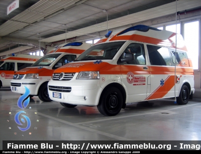 Volkswagen Transporter T5
Weisses Kreuz Bozen
Croce Bianca Bolzano
Ambulanza da Trasporto/KTW
Allestimento "Hornis Silverline"
di Ambulanz Mobile
WK 414
PC ZS0GF
Parole chiave: Volkswagen Transporter_T5 Croce_Bianca_Bolzano PCZS0GF