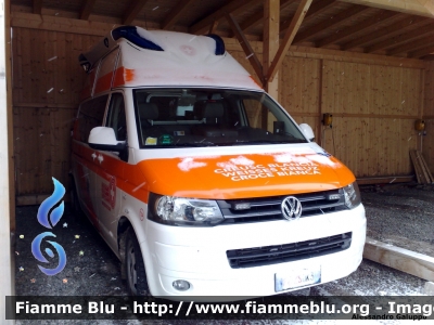 Volkswagen Transporter T5 restyle
Croce Bianca Val Gardena
Weisses Kreuz Gröden
Creusc blancia de Gherdëina
- S.Cristina (BZ) - 
Allestimento "Hornis Blue" di Ambulanz Mobile
PC ZS 0K3
Parole chiave: Volkswagen Transporter_T5_restyle Ambulanza PCZS0K3