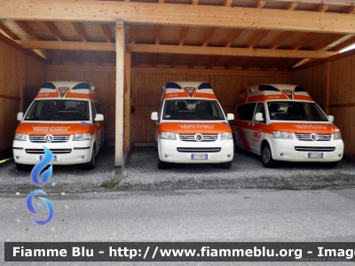 Volkswagen Transporter T5
Croce Bianca Val Gardena
Weisses Kreuz Gröden
Creusc blancia de Gherdëina
- S.Cristina (BZ) - 
Allestimento "Hornis Silver" di Ambulanz Mobile
Con insegne in Tedesco, Italiano e Ladino
(da sx) WK 387 - 384 - 386

Parole chiave: Volkswagen Transporter_T5 Ambulanza