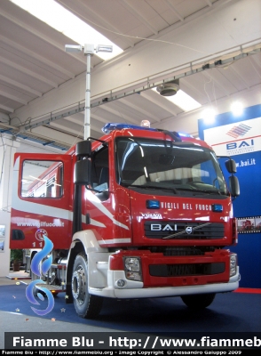 Volvo FL 280 III serie
Vigili del Fuoco
AutoPompaSerbatoio
in esposizione al REAS 2009
con torre faro in posizione
Parole chiave: Volvo FL_280_IIIserie Reas_2009