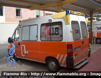 Fiat Ducato II Serie
118 Modena Soccorso
Azienda USL di Modena
Ambulanza "MO1617"

Parole chiave: Fiat Ducato_IISerie Ambulanza 118_Modena